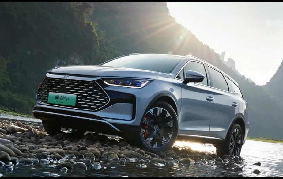 BYD Tang DMp 7-Seat Hybrid SUV Electric Vehicle New Energy Car for Families